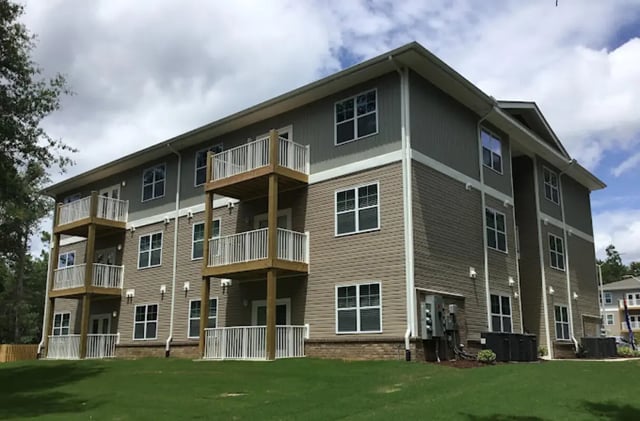 Apartment building with balconies exterior at Seahawk Cove in Wilmington Student Accommodation