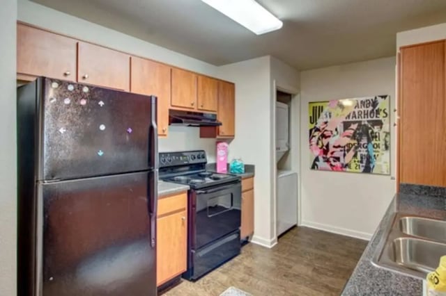 Black refrigerator oven Warhol art kitchen at Gateway at Huntsville in Huntsville Student Accommodation