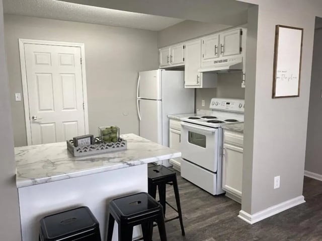 Kitchen island refrigerator stove cabinets and stools kitchen at 1909 Campus Flats in Bowling Green Student Accommodation