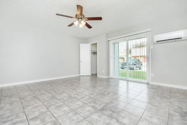 Ceiling fan open closet sliding door air conditioner Bedroom at Villas De Sendero in San Antonio Student Accommodation