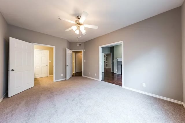 Open doors ceiling fan and doors Interior at Vines at Turtle Creek in Dallas Student Accommodation