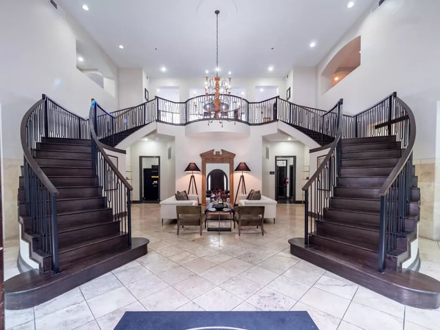 Grand staircase with seating area lobby at Vines at Turtle Creek in Dallas Student Accommodation