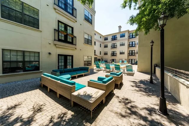 Courtyard with seating and pool exterior at Vines at Turtle Creek in Dallas Student Accommodation