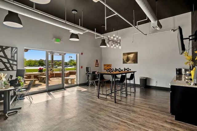 Dining table with chairs and counter living room at Vivo | Toledo in Toledo Student Accommodation