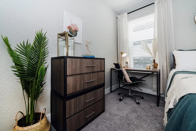 Chest of drawers desk chair and bed bedroom at Alsander GNV in Gainesville Student Accommodation