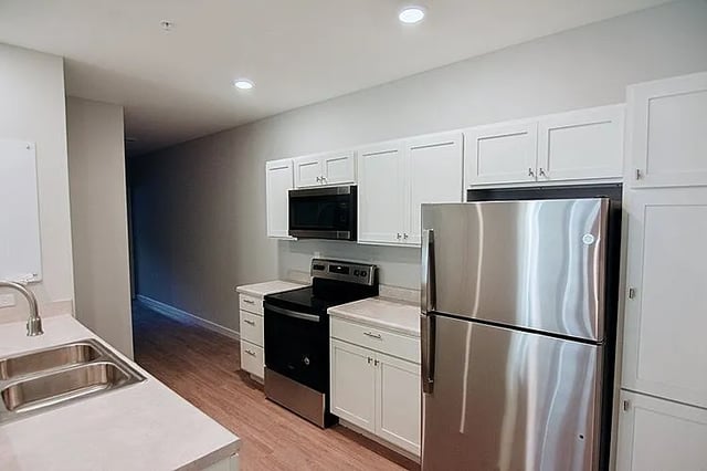 Stainless steel appliances and cabinets kitchen at Rhelm in Pensacola Student Accommodation