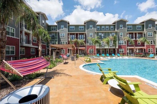 Hammock pool chairs building exterior at Gateway on Cullen in Houston Student Accommodation