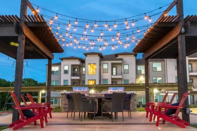 Outdoor grills chairs and table exterior at Riverside Villas in Fort Worth Student Accommodation