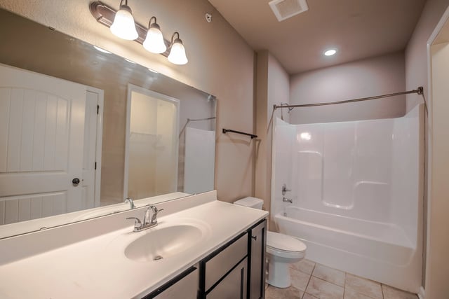 Sink toilet bathtub and vanity bathroom at Woodhaven Apartment Living in Kansas City Student Accommodation