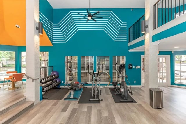 Elliptical trainers weights and exercise bench Fitness room at Villas at Shadow Oaks in Austin Student Accommodation