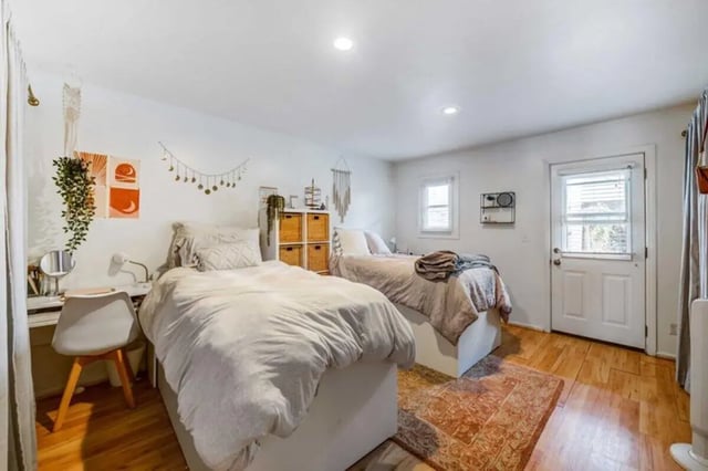 Two beds desk chair decor and rug bedroom at Solis Isla Vista in Isla Vista Student Accommodation