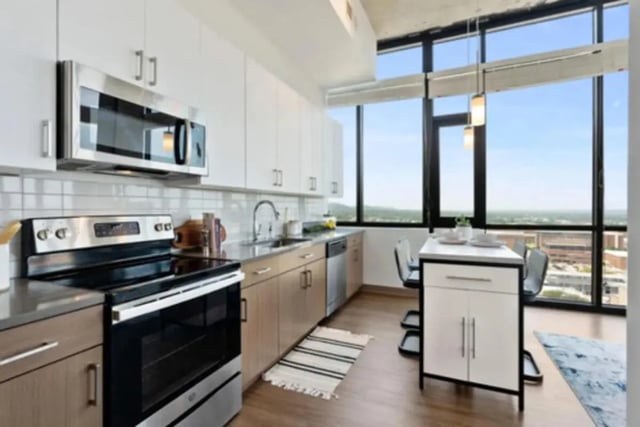 Modern kitchen with island and city view kitchen at Steelhaven Birmingham in Birmingham Student Accommodation