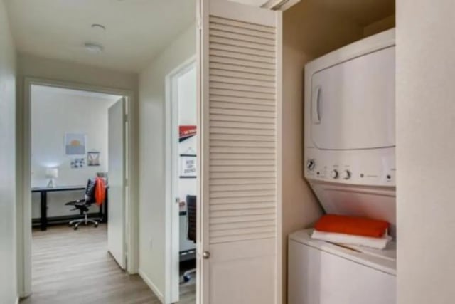 Laundry machines and folded towels interior shot at Prisma in San Diego Student Accommodation