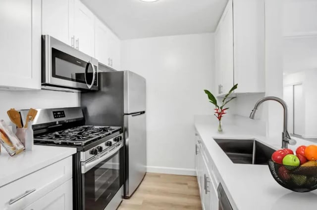 Stove refrigerator microwave sink fruit bowl kitchen at Valleywood in Los Angeles Student Accommodation