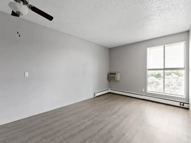 Ceiling fan air conditioner window empty room at Chestnut Springs Apartments in Colorado Springs Student Accommodation