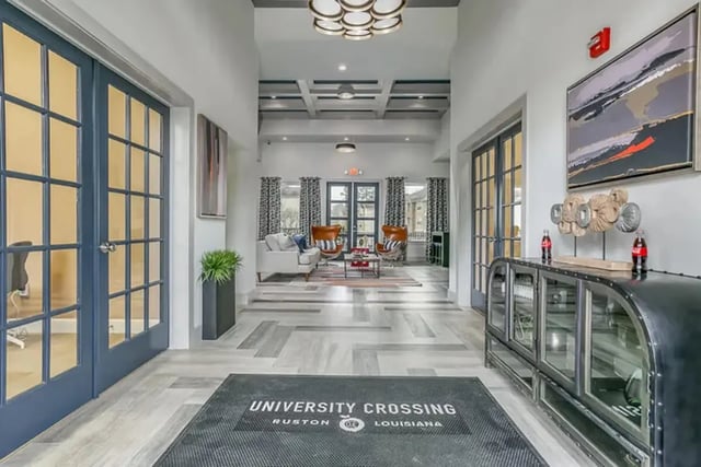 Foyer with sofa chairs coffee table living room at University Crossing Apartments Ruston in Ruston Student Accommodation
