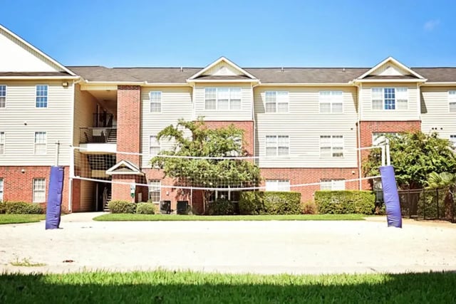 Volleyball court with apartment building exterior at The Overlook at Nacogdoches in Nacogdoches Student Accommodation