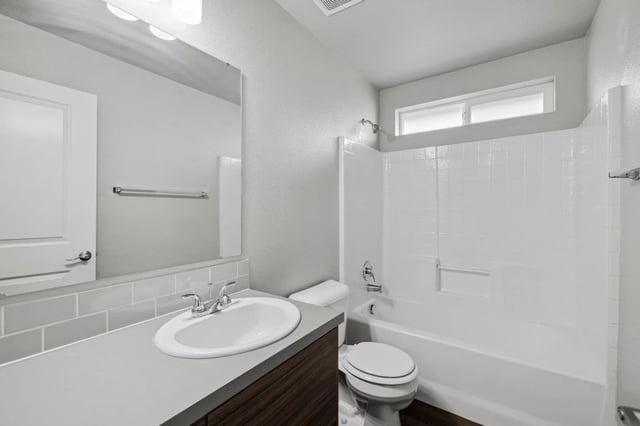 Sink toilet bathtub mirror with door Bathroom at Ridgecrest Commons in Nampa Student Accommodation