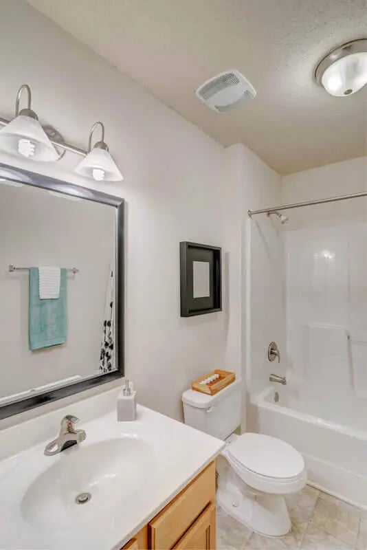 Vanity toilet bathtub shower enclosure bathroom at The Reserve in Carrollton Student Accommodation