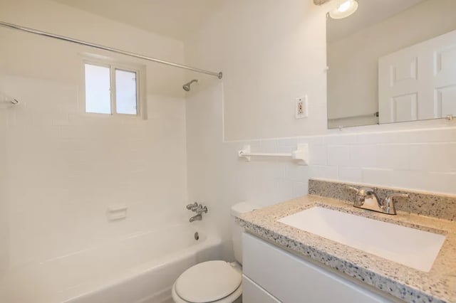 Bathtub toilet sink countertop and shower bathroom at Belmont Crossing in Smyrna Student Accommodation