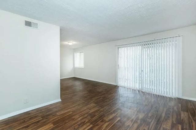 Empty living room with wood floors and sliding door at Villas De Las Colinas 1 in Atlanta Student Accommodation