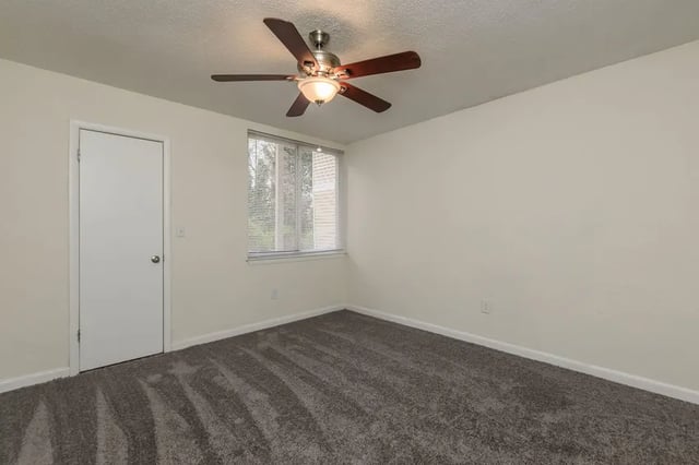 Carpeted room white door ceiling fan bedroom at Villas De Las Colinas 4 in Atlanta Student Accommodation