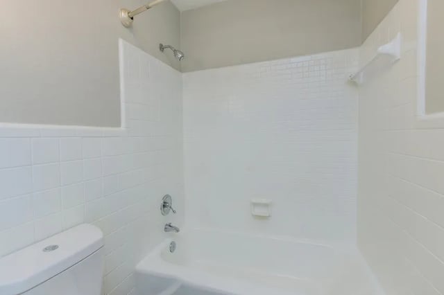 Toilet shower bathtub tile and shower head bathroom at Villas De Solana in Atlanta Student Accommodation