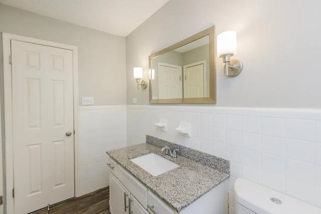 Sink countertop mirror and toilet bathroom at Villas De Solana in Atlanta Student Accommodation