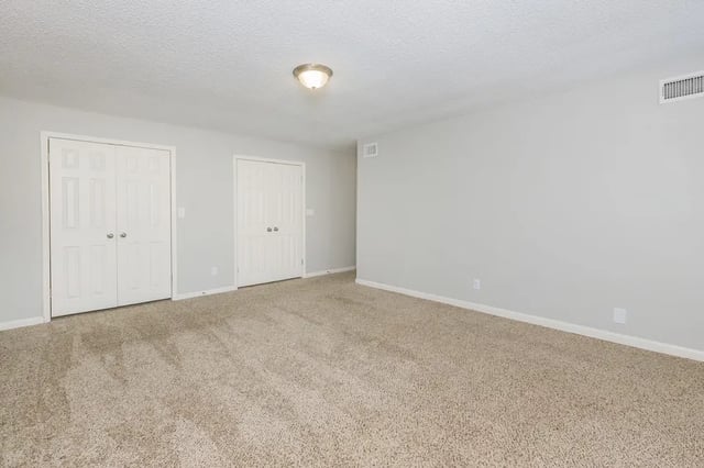 Closet doors on carpeted floor empty room at Villas De Solana in Atlanta Student Accommodation