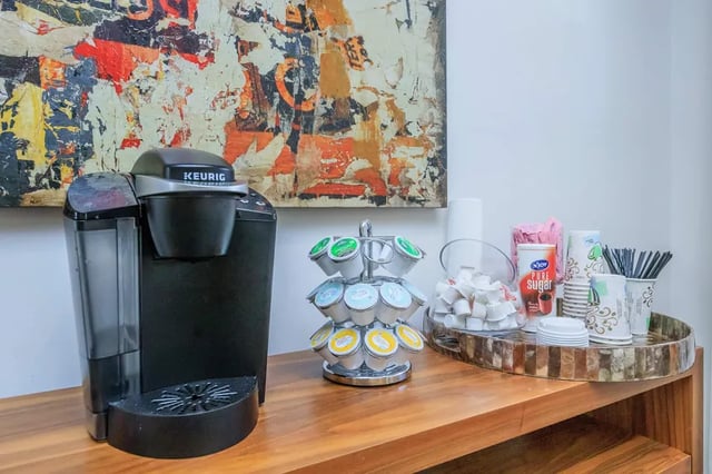 Keurig coffee maker K-cups sugar and cups lounge area at Villas De Solana in Atlanta Student Accommodation