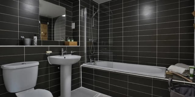 Toilet sink bathtub shower with tiled walls Bathroom at One & Two Victoria Point in Manchester Student Accommodation
