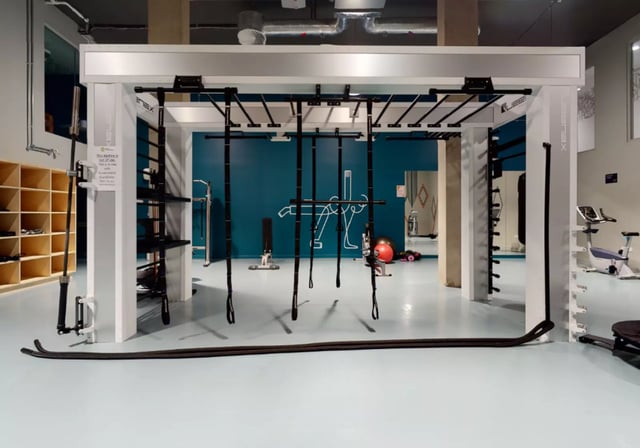 Gym equipment with suspension trainers and cubbies gym at iQ Elgin Place in Glasgow Student Accommodation