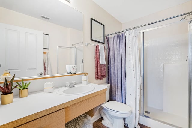 Sink toilet shower with curtains bathroom at Forest Lake in Lutz Student Accommodation