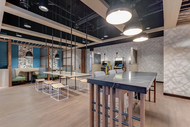 Arcade games booths and a large table common area at Midtown Gainesville in Gainesville Student Accommodation