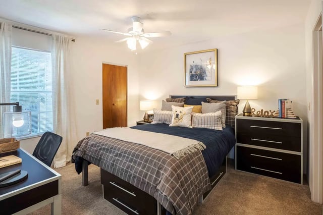 Bed desk dresser and framed artwork bedroom at Spyglass Apartments in Gainesville Student Accommodation