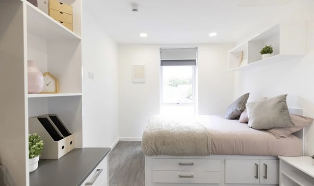 Bed with storage shelves and desk bedroom at The Cavendish in Winchester Student Accommodation