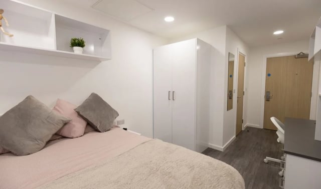 Bed with pillows white wardrobe and desk bedroom at The Cavendish in Winchester Student Accommodation