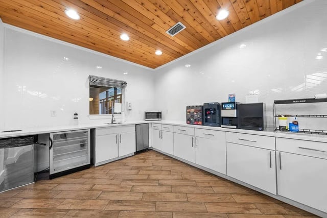 Coffee makers sink mini-fridge and cabinets Kitchen at Cabana Beach Gainesville in Gainesville Student Accommodation
