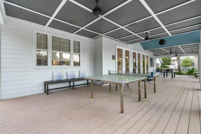 Ping pong table and seating area recreation area at Cabana Beach Gainesville in Gainesville Student Accommodation