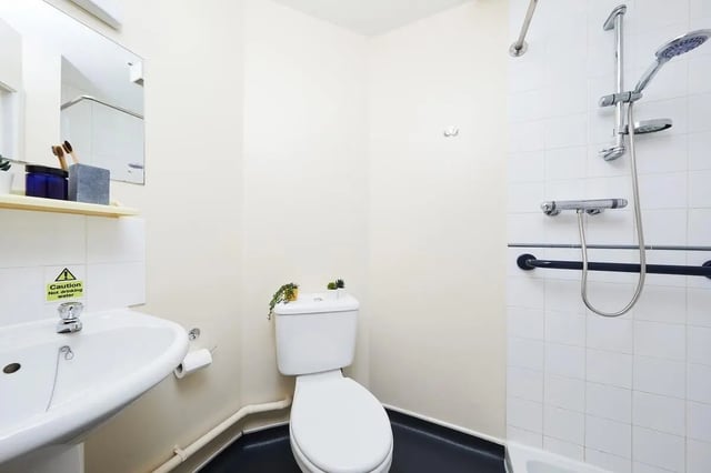 Sink toilet shower with grab bar bathroom at Collegiate Shaftesbury Hall in Cheltenham Student Accommodation