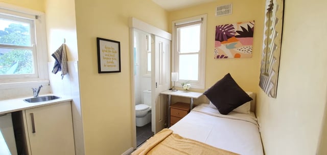 Bed sink and toilet bedroom and bathroom at ume 142 Darlinghurst Village in Sydney Student Accommodation