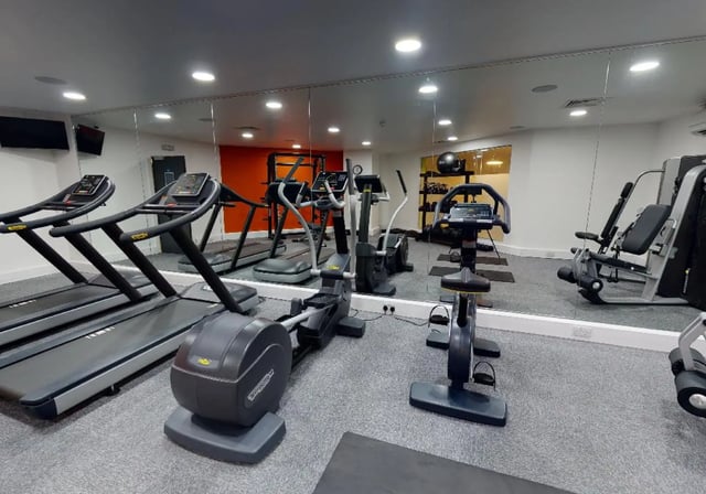 Treadmills ellipticals exercise bikes gym facility at iQ Newtown House in Nottingham Student Accommodation