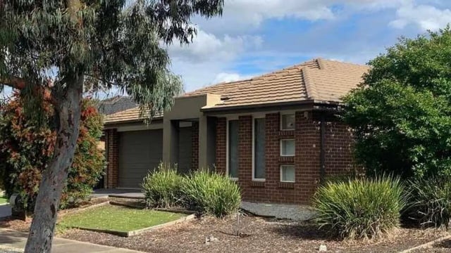 Brick house garage with green landscaping Exterior at La Trobe University Regional Housing - Shepparton in Shepparton Student Accommodation
