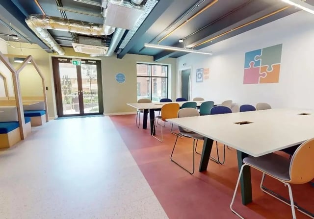 Seating booths tables and chairs common area at iQ Signal Place in Nottingham Student Accommodation