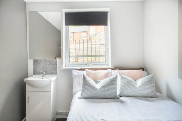 Bed sink mirror and window bedroom at 4 Rob Roy House in Nottingham Student Accommodation
