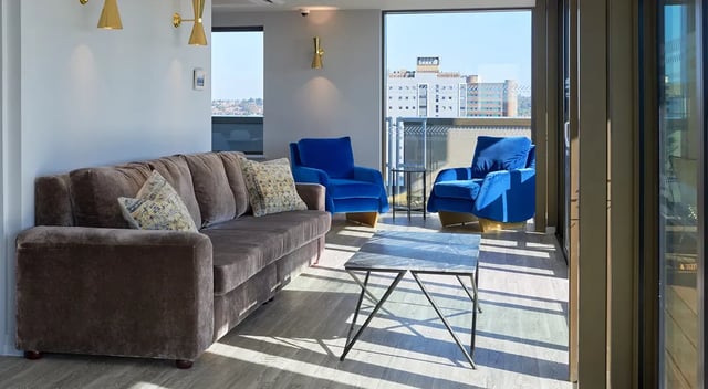 Sofa two blue armchairs marble coffee table living room at Cumberland Place in Southampton Student Accommodation