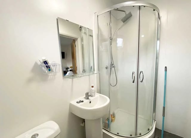 Sink toilet shower basket mirror bathroom at Forest Rise in Loughborough Student Accommodation