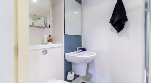 Sink toilet roll mirror and towel bathroom at St Giles Studios in Durham Student Accommodation