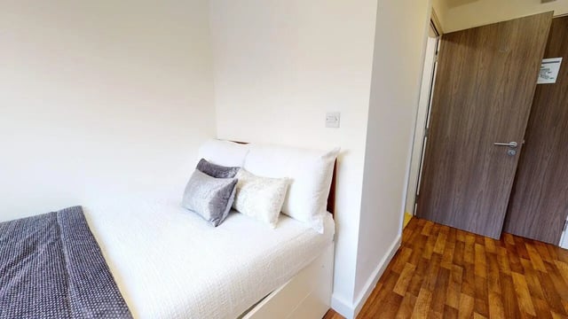 Bed with pillows and blanket interior bedroom at Park House in Luton Student Accommodation