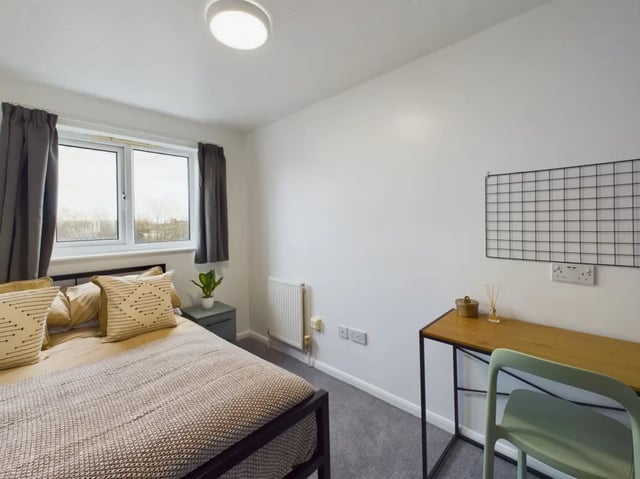 Bed with pillows and desk with chair bedroom at 6 Bedroom House at 5, Mint Road in Leicester Student Accommodation